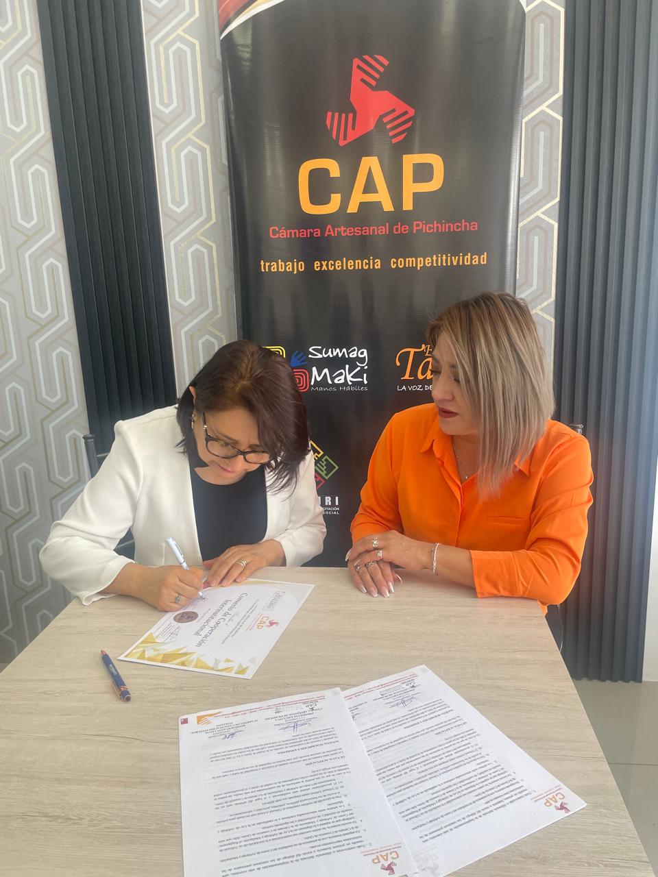 Documentación del convenio entre AIItaliano y la Cámara Artesanal de Pichincha.