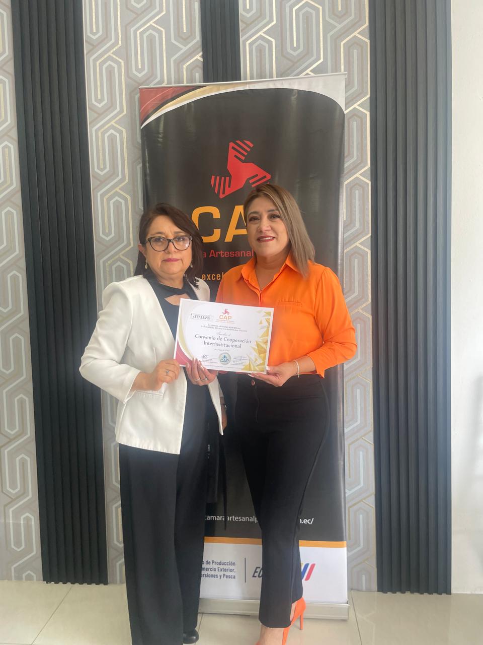 Firma del convenio – alianza AIItaliano y CAP.